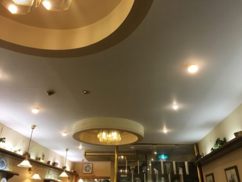 神戸市三宮の喫茶店の壁紙クロス貼替工事を行いました 兵庫県内全域 姫路を中心に不動産売買 賃貸 管理 リフォーム 原状回復 ファイナンシャルプランニングの事なら トータルエス株式会社